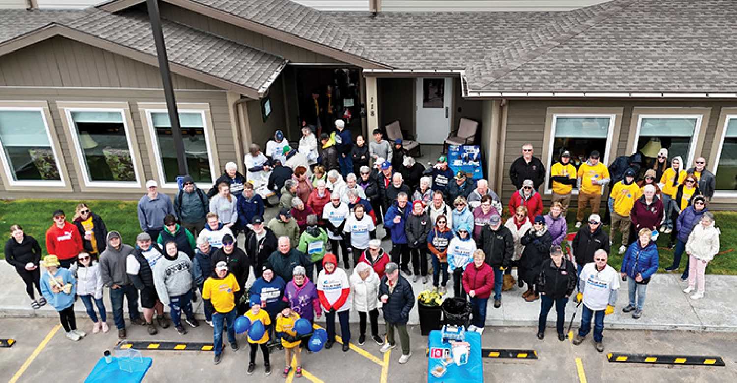 The group of walkers in front of Cobblestone House before starting out on the walk.